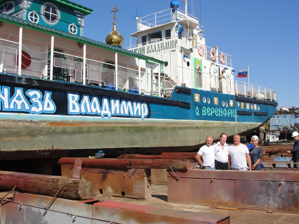 Плавучий храм Святой Владимир в Волгограде